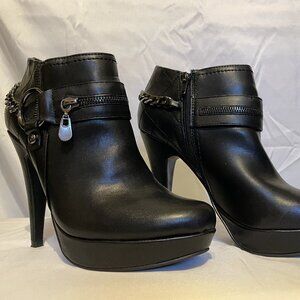Women's G by GUESS Stiletto Black Zippered Booties Size 9m Faux-Leather
